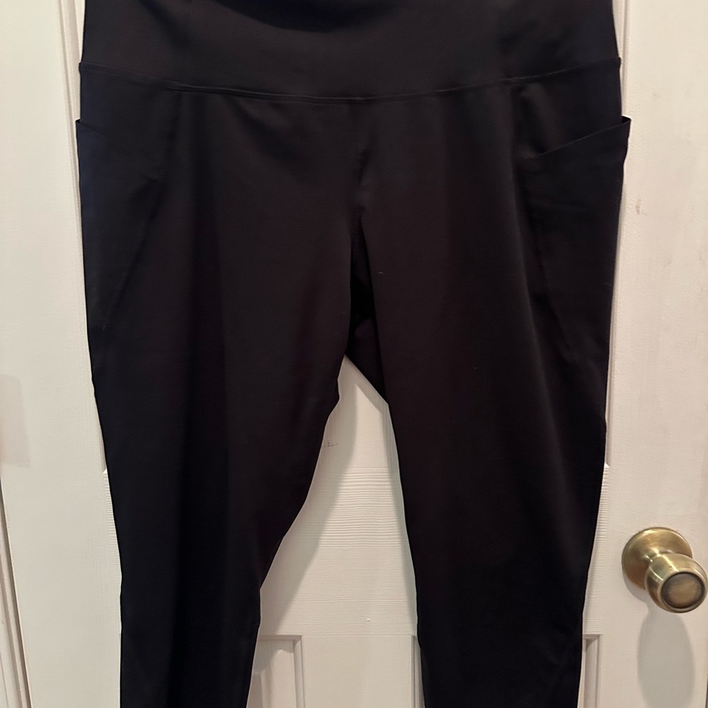 Xersion Black Capri Leggings